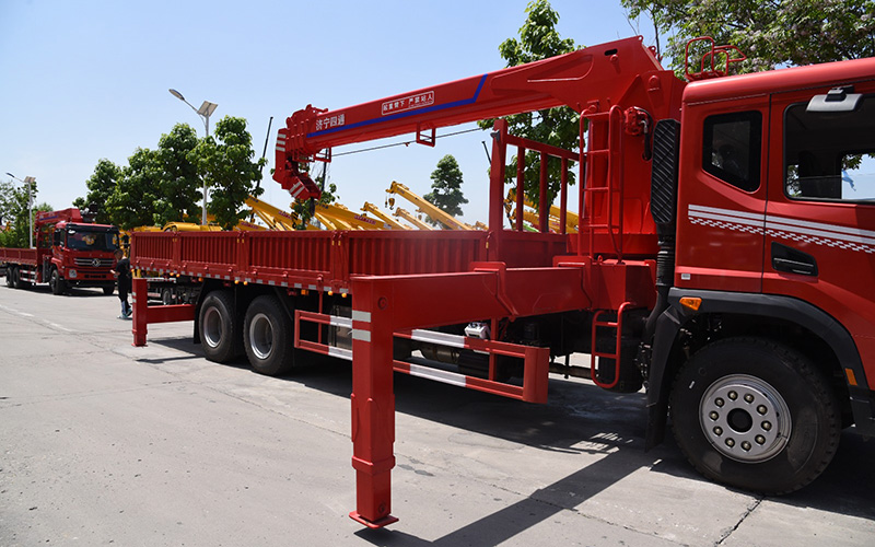 1Camión pluma de 4T, SST14S5