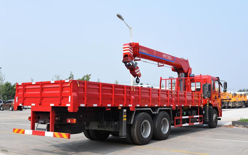 Camión pluma de 12T SST12S5; Grúa montada sobre camión
